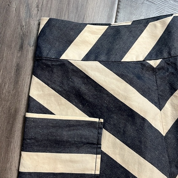 Anthropologie skirt with side zipper and side pockets size 00 - Picture 4 of 5